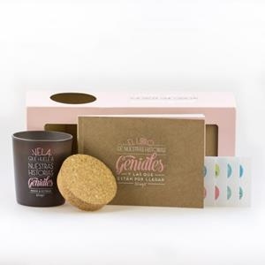 Kit de nuestras historias geniales - Vela Wood&Citrus, libro y adhesivos | 8436547187003 | MR WONDERFUL | Librería Castillón - Comprar libros online Aragón, Barbastro
