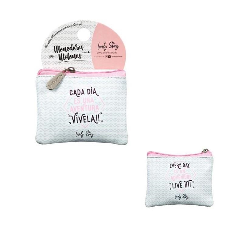 MONEDERO ESTAMPADO ZIC-ZAC CON EL MENSAJE: CADA DIA ES UNA AVENTURA, VIVELA!! | 8435458008049 | LOVELY STORY | Librería Castillón - Comprar libros online Aragón, Barbastro