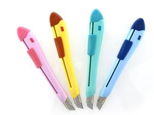 CUTTER SDI ERGO EASE PEQUEÑO 9MM AUTOBLOQUEO EN BLISTER (varios colores surtidos) | 4711734043701 | Librería Castillón - Comprar libros online Aragón, Barbastro